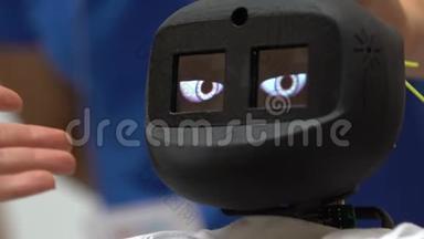 基于<strong>液晶</strong>显示<strong>液晶</strong>眼的机器人模型手触头